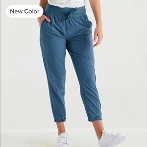 Freefly womens breeze cropped pant